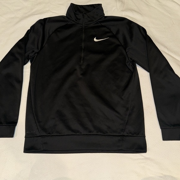 Women’s Nike Pullover - Picture 2 of 4